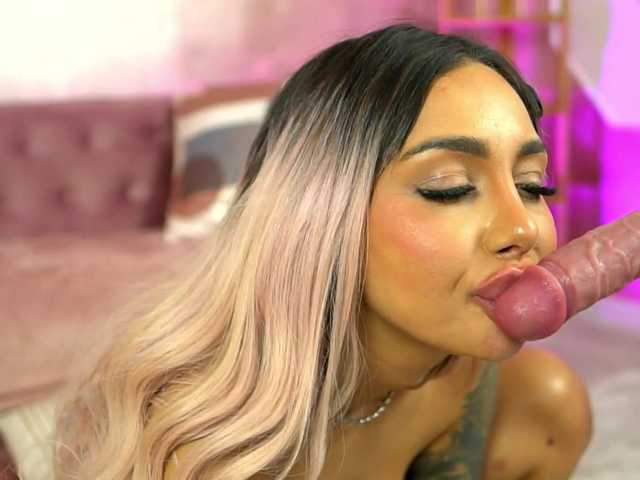 AmberGolden's BongaCams show and profile