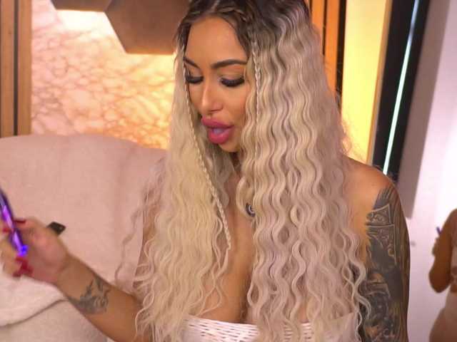 AmberGolden's BongaCams show and profile