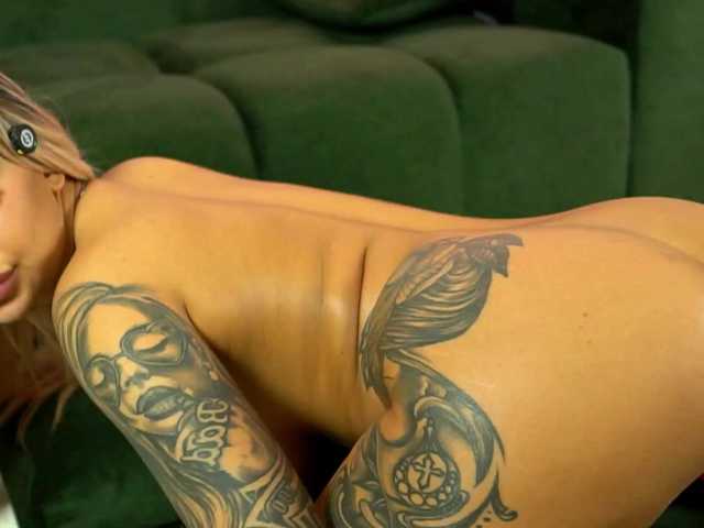 AmberGolden's BongaCams show and profile