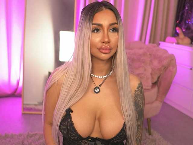 AmberGolden's BongaCams show and profile