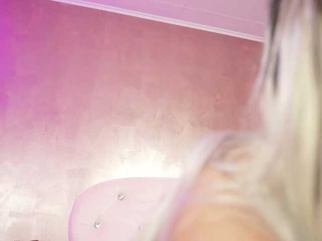 AmberGolden's BongaCams show and profile