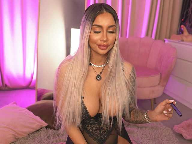 AmberGolden's BongaCams show and profile