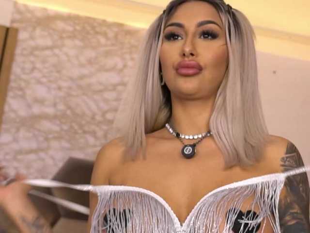 AmberGolden's BongaCams show and profile