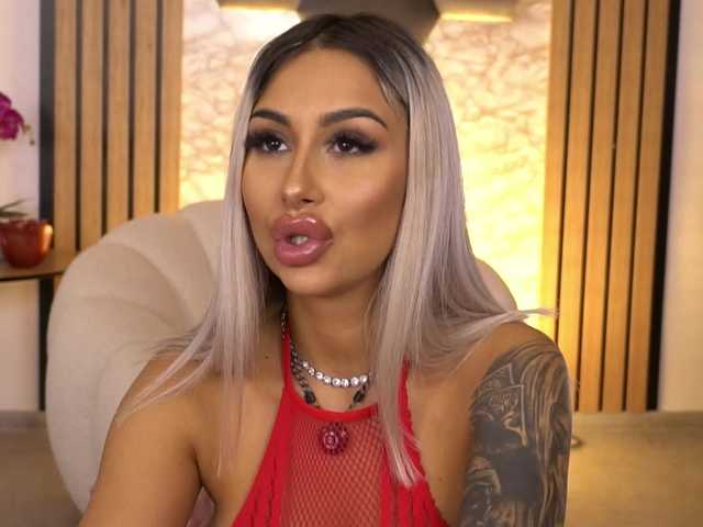 AmberGolden's BongaCams show and profile