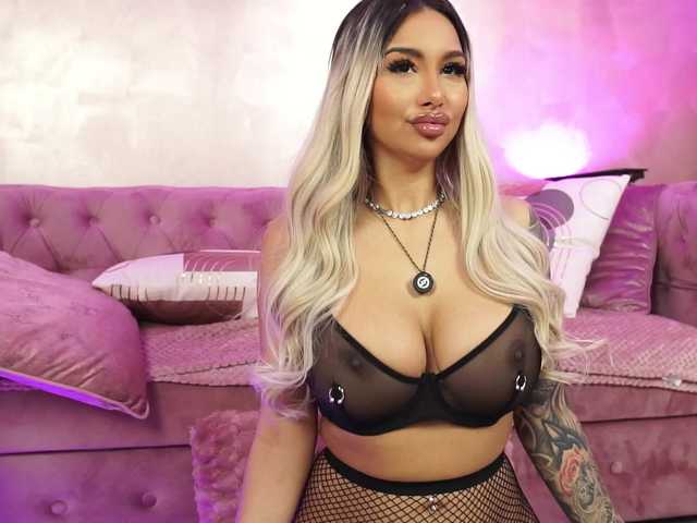 AmberGolden's BongaCams show and profile