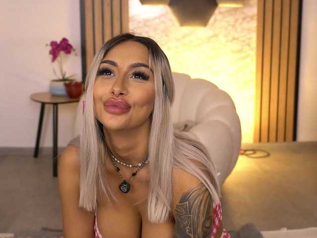 AmberGolden's BongaCams show and profile