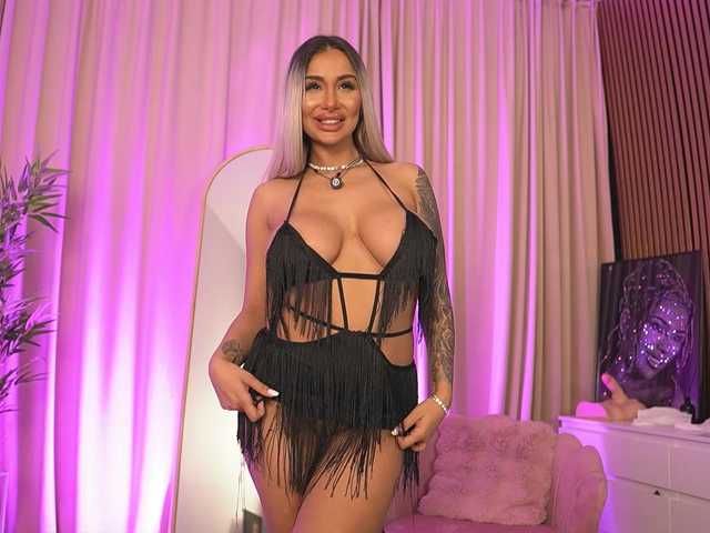 AmberGolden's BongaCams show and profile