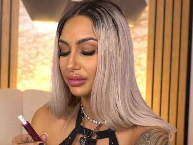 AmberGolden Live Webcam on BongaCams