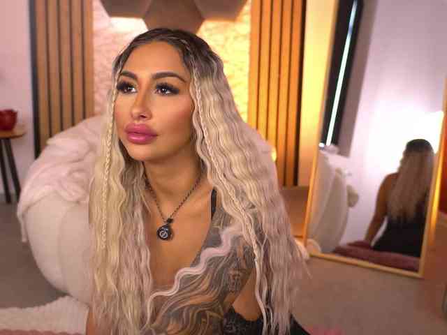 AmberGolden Live Webcam on BongaCams