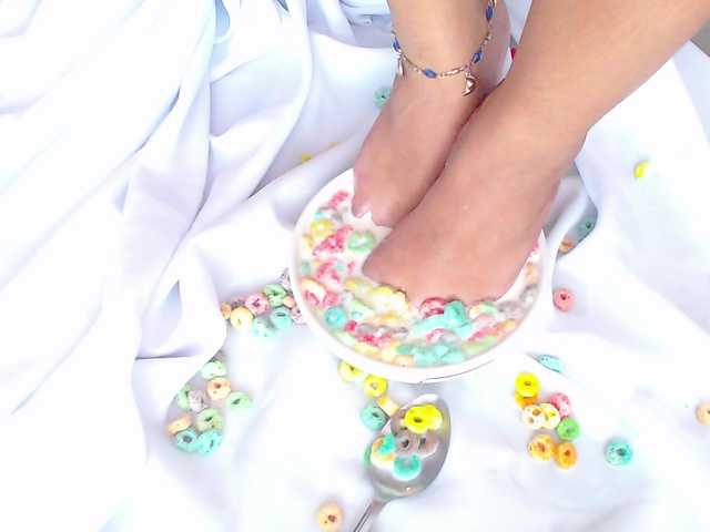 Sharlotte-Milk's BongaCams show and profile