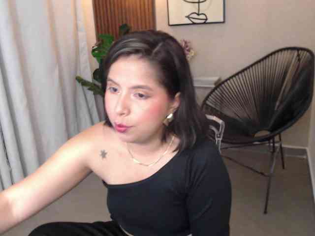 Sharlotte-Milk webcam