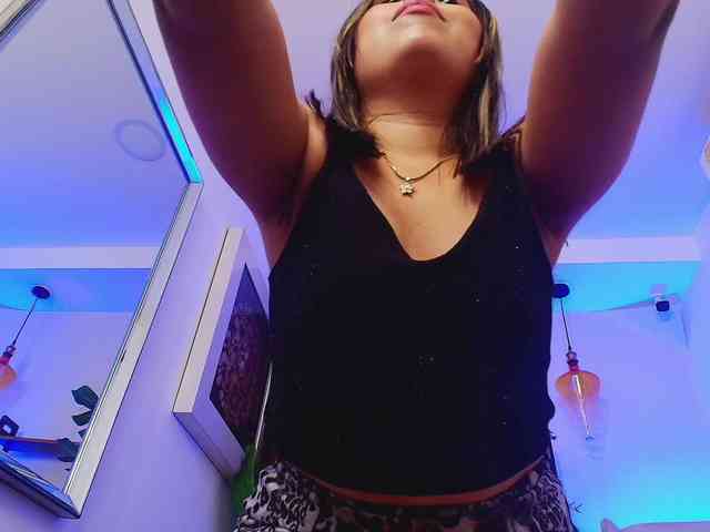 Sharlotte-Milk webcam