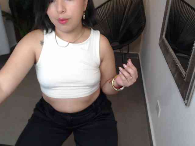 Sharlotte-Milk webcam