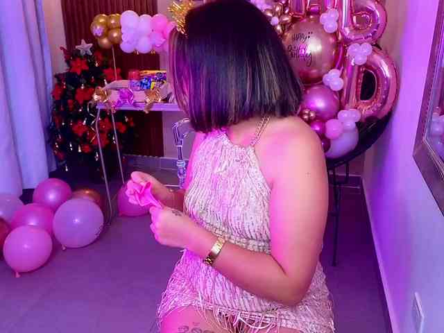 Sharlotte-Milk webcam