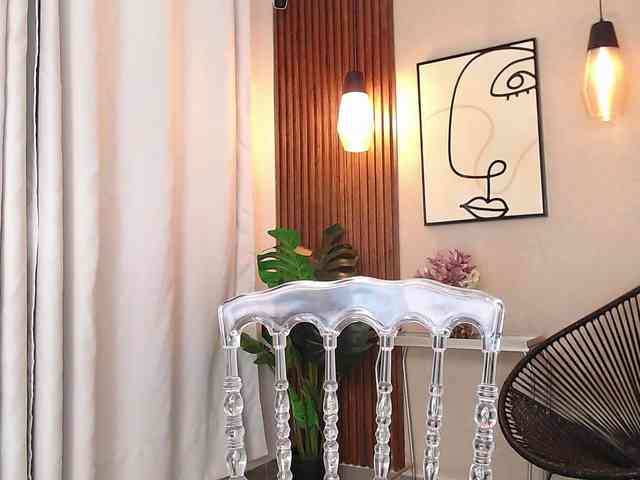 Sharlotte-Milk webcam