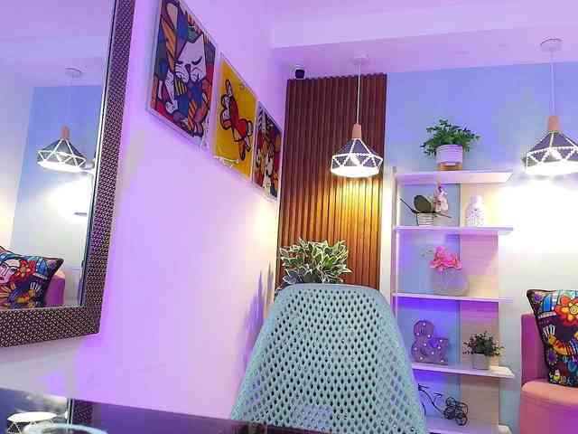 Sharlotte-Milk webcam