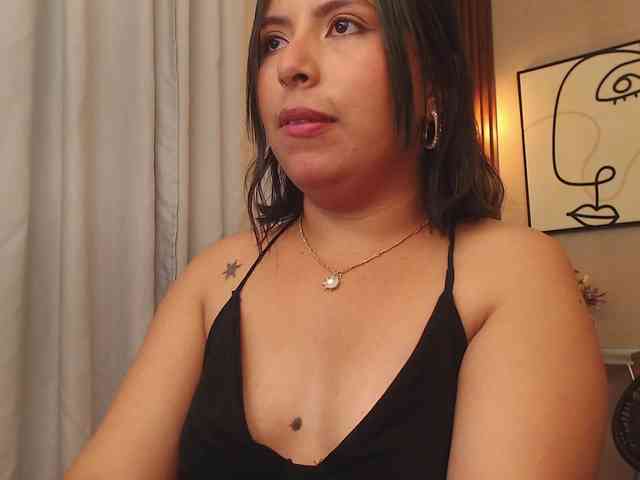 Sharlotte-Milk webcam