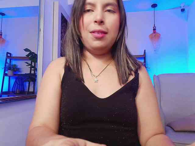 Sharlotte-Milk webcam