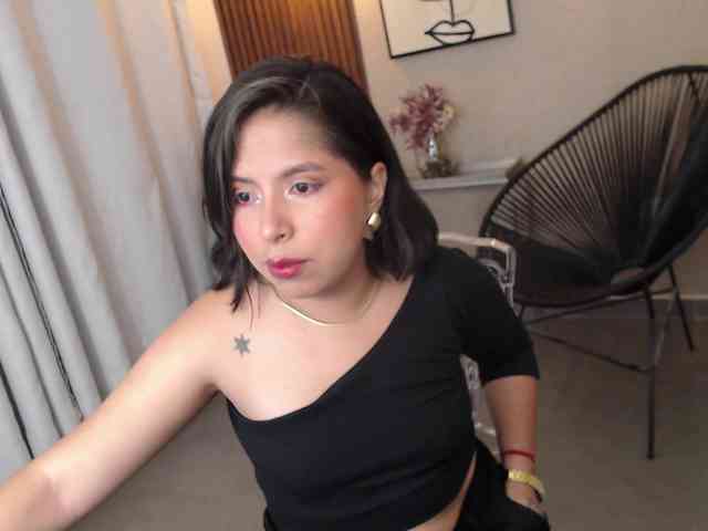 Sharlotte-Milk webcam