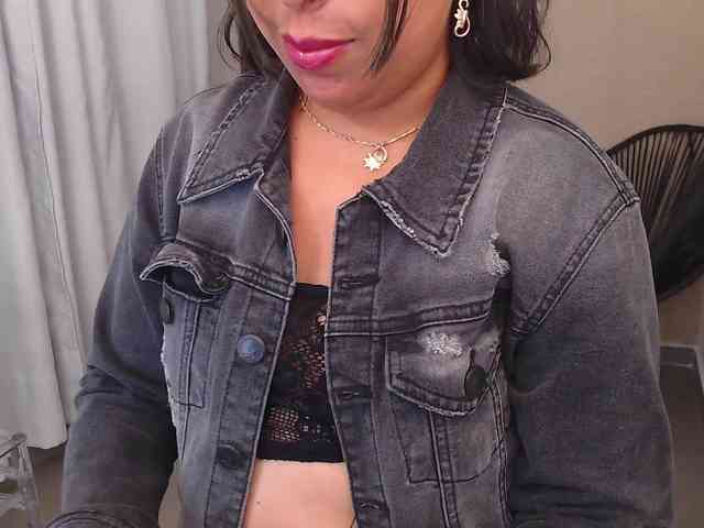 Sharlotte-Milk webcam