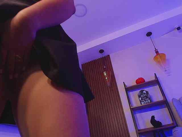 Sharlotte-Milk webcam