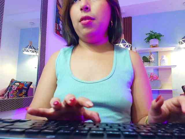 Sharlotte-Milk webcam