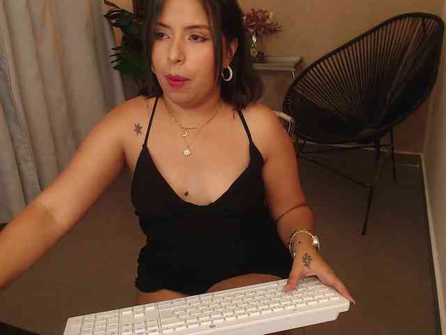 Sharlotte-Milk webcam