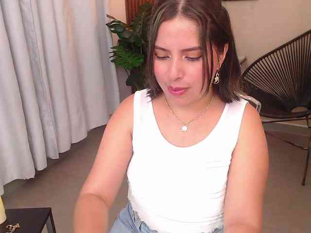 Sharlotte-Milk webcam