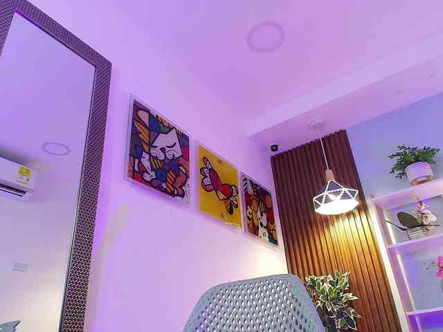 Sharlotte-Milk webcam