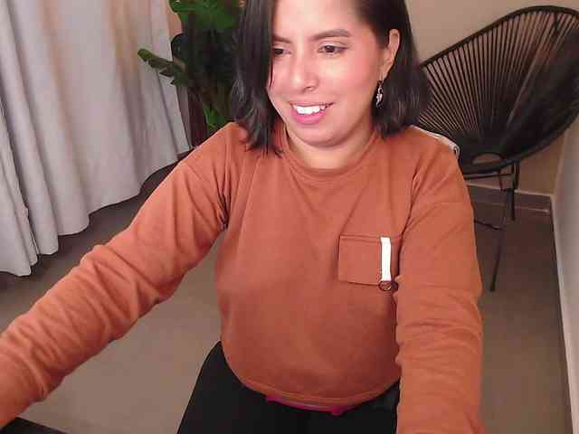 Sharlotte-Milk webcam