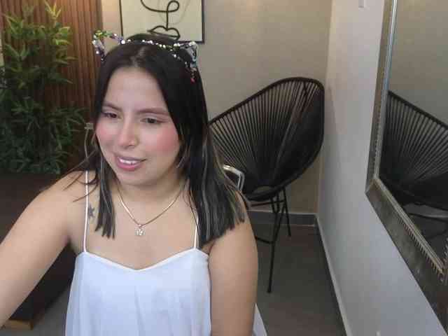 Sharlotte-Milk webcam