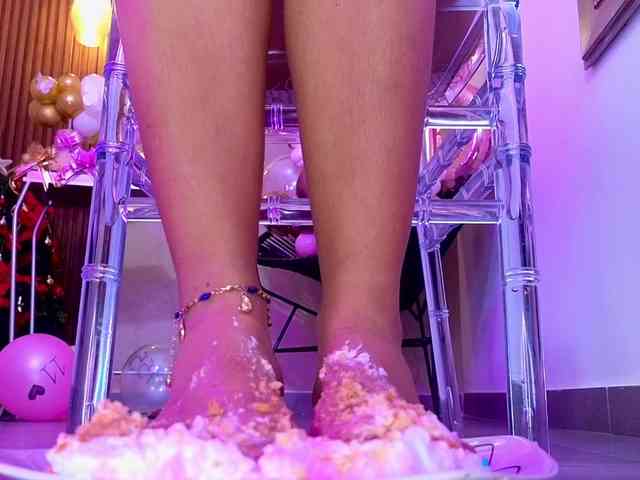 Sharlotte-Milk webcam