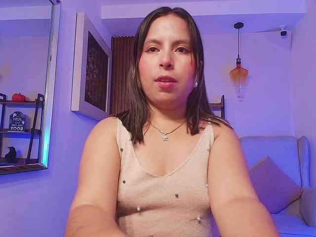 Sharlotte-Milk webcam