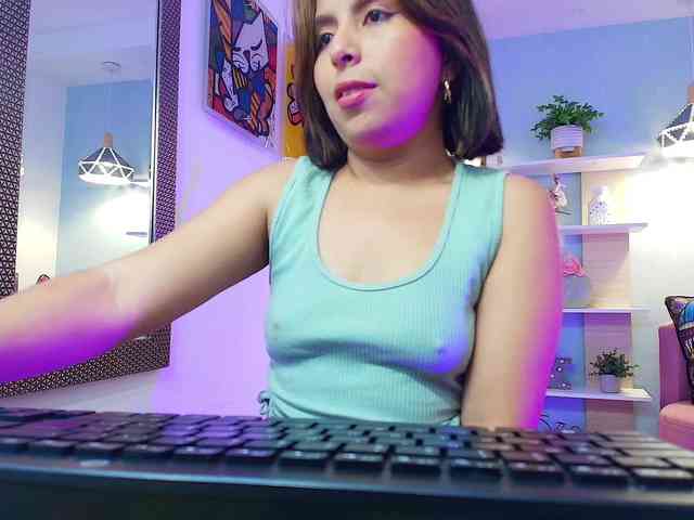 Sharlotte-Milk webcam