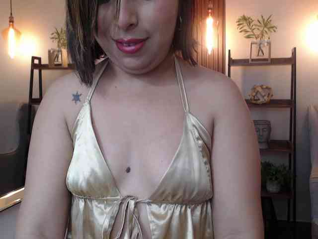 Sharlotte-Milk webcam