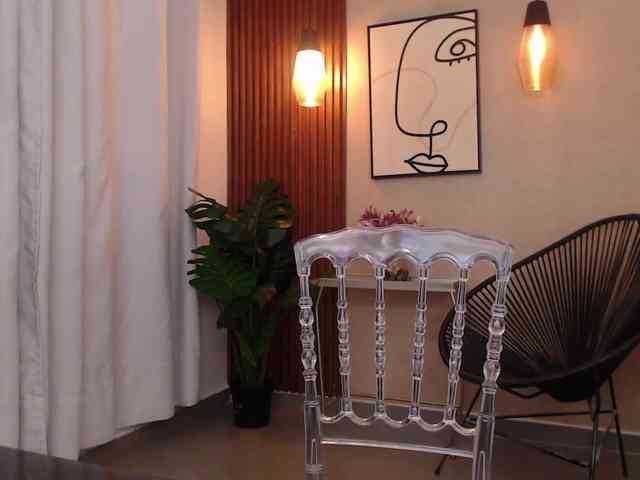 Sharlotte-Milk webcam