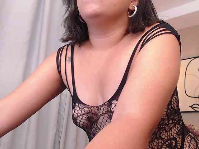 Sharlotte-Milk webcam