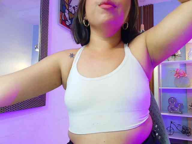 Sharlotte-Milk webcam