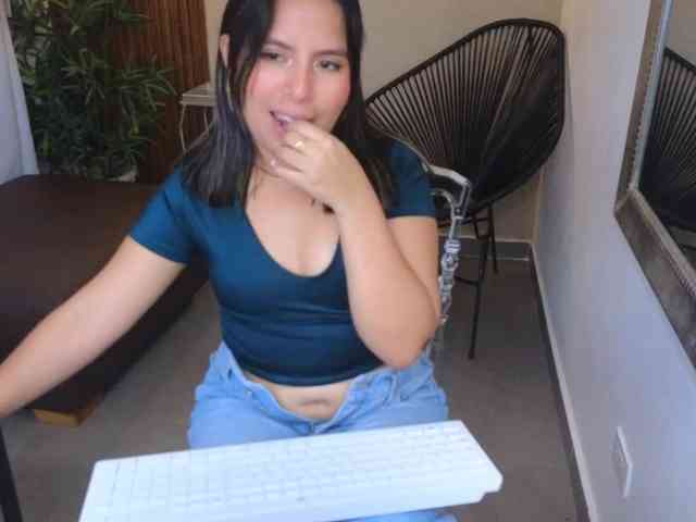 Sharlotte-Milk webcam