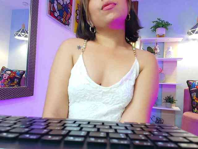 Sharlotte-Milk webcam