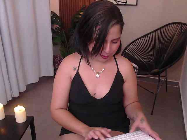 Sharlotte-Milk webcam