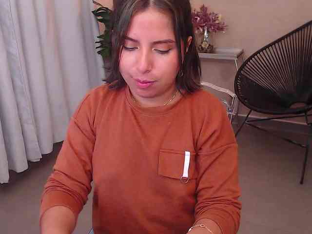 Sharlotte-Milk webcam