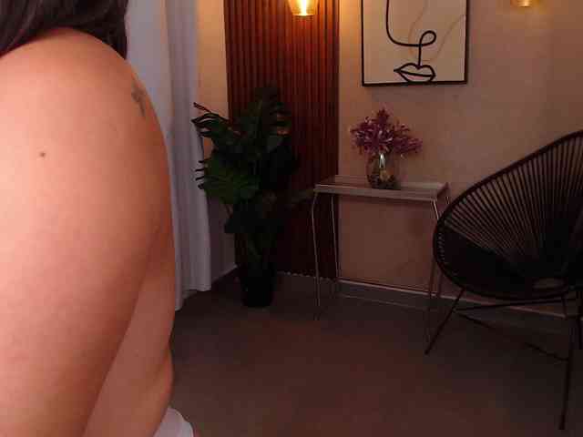 Sharlotte-Milk webcam