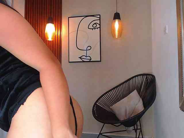 Sharlotte-Milk webcam