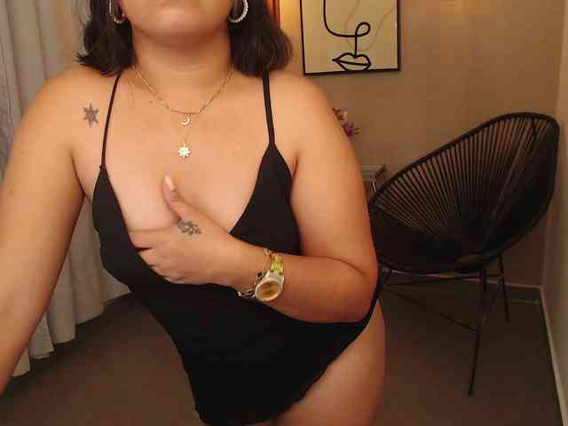 Sharlotte-Milk webcam