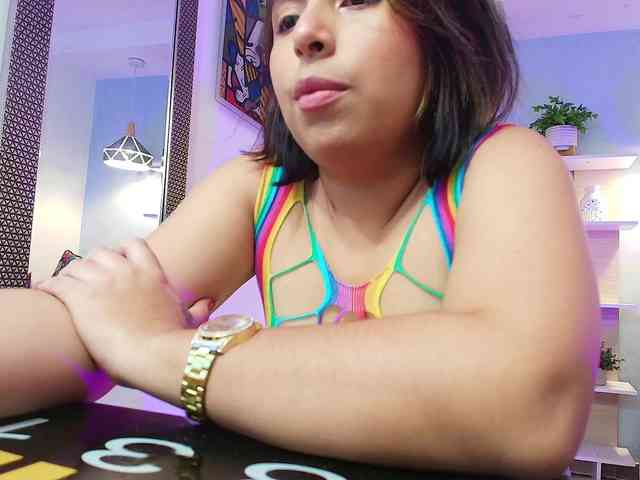 Sharlotte-Milk webcam