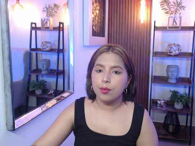 Sharlotte-Milk webcam