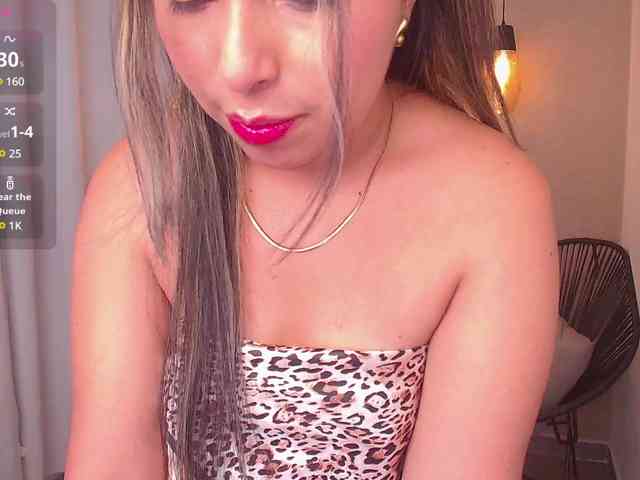 free voyeur cam Sharlotte-Milk