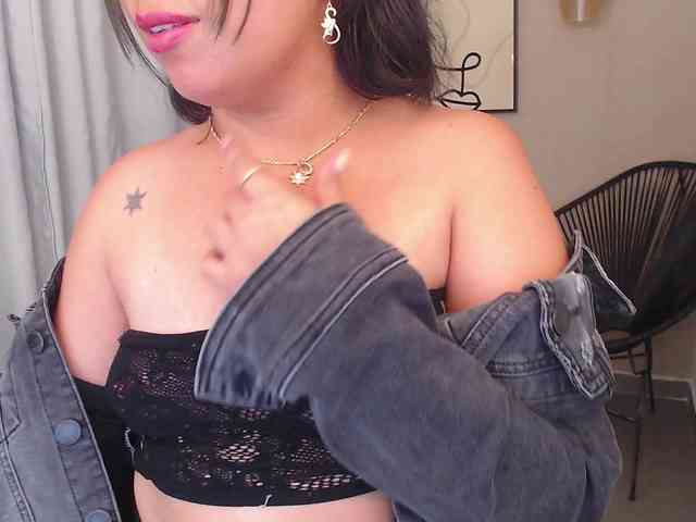 Sharlotte-Milk webcam