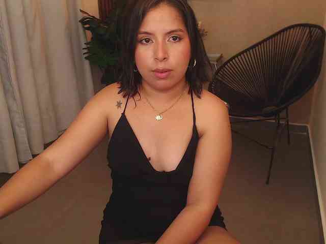 Sharlotte-Milk webcam